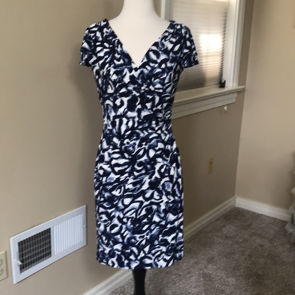 Lauren Ralph Lauren V-neckline Flutter Sleeves Floral Dress w/Ruched Accents 6P